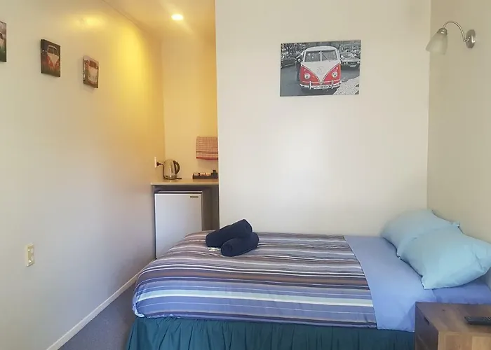 Centabay Lodge And Backpackers